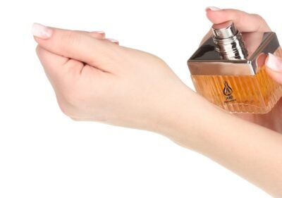 HOW AND WHERE TO WEAR PERFUME FOR IT TO LAST LONGER – TIPS TO APPLY PERFUMES